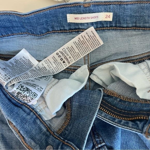 Levi Strauss & Co, Mid Length Girls Denim Shorts Size 24 - Picture 4 of 7